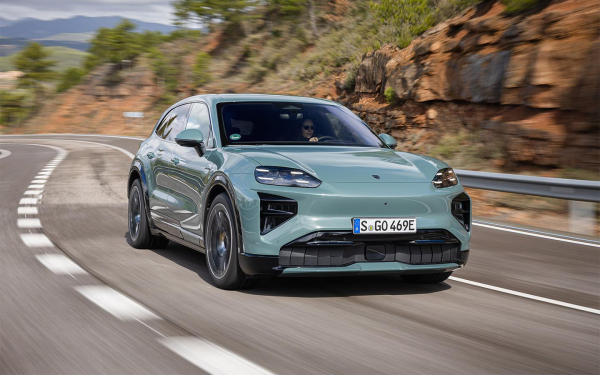 
            Под звук фена для волос. Первый тест нового Porsche Cayenne Turbo
        