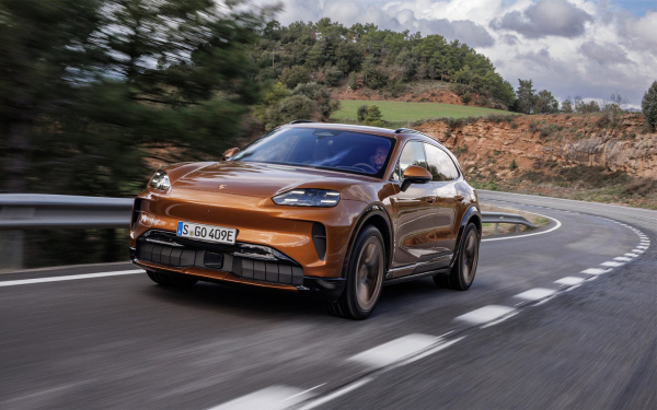 
            Под звук фена для волос. Первый тест нового Porsche Cayenne Turbo
        