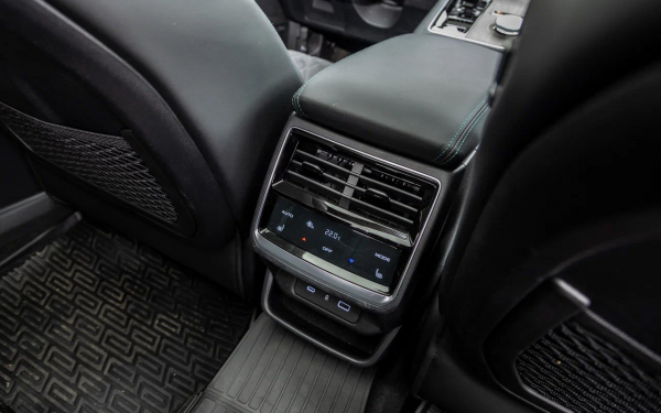 Кошачий массаж, бейби-джойстик, умная подвеска. Тест нового Geely Monjaro
Кошачий массаж, бейби-джойстик, умная подвеска. Тест нового Geely Monjaro