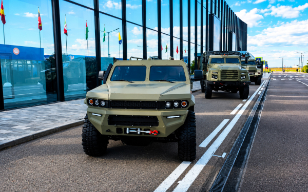 На ПМЭФ-2026 представили новые Volga, Lada и Aurus. Полный список премьер
На ПМЭФ-2026 представили новые Volga, Lada и Aurus. Полный список премьер