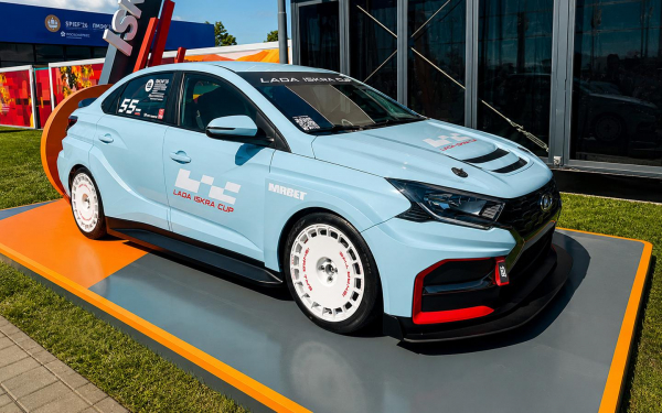 На ПМЭФ-2026 представили новые Volga, Lada и Aurus. Полный список премьер
На ПМЭФ-2026 представили новые Volga, Lada и Aurus. Полный список премьер