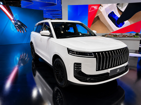 На ПМЭФ-2026 представили новые Volga, Lada и Aurus. Полный список премьер
На ПМЭФ-2026 представили новые Volga, Lada и Aurus. Полный список премьер
