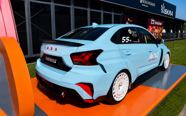 На ПМЭФ-2026 представили новые Volga, Lada и Aurus. Полный список премьер
На ПМЭФ-2026 представили новые Volga, Lada и Aurus. Полный список премьер
