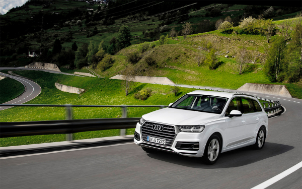 
            Он способен ездить на растительном масле. Необычные фишки нового Audi Q7
        