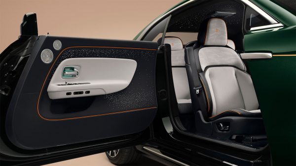 Rolls-Royce показал обновленный Spectre с 16-километровым клубком нитей
Rolls-Royce показал обновленный Spectre с 16-километровым клубком нитей