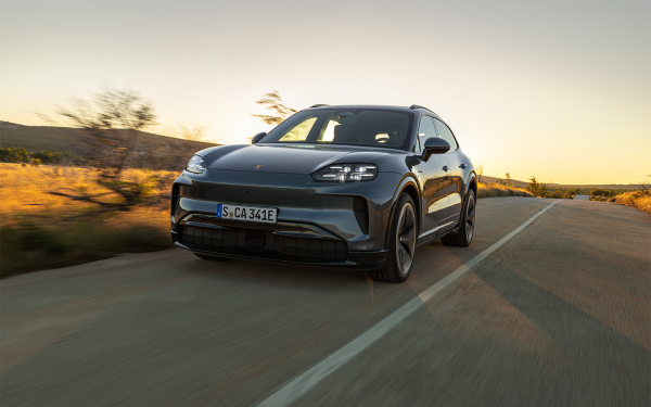 
            Под звук фена для волос. Первый тест нового Porsche Cayenne Turbo
        