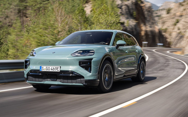 
            Под звук фена для волос. Первый тест нового Porsche Cayenne Turbo
        