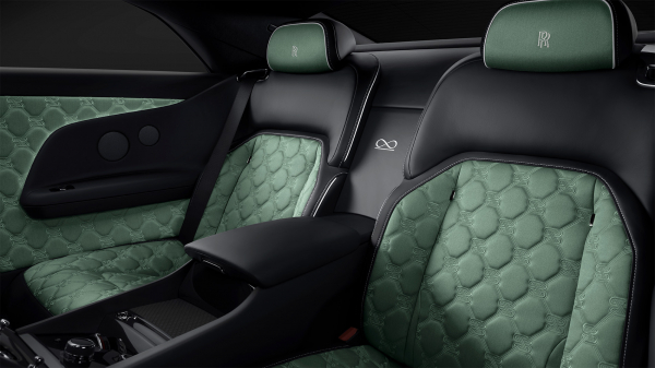 Rolls-Royce показал обновленный Spectre с 16-километровым клубком нитей
Rolls-Royce показал обновленный Spectre с 16-километровым клубком нитей