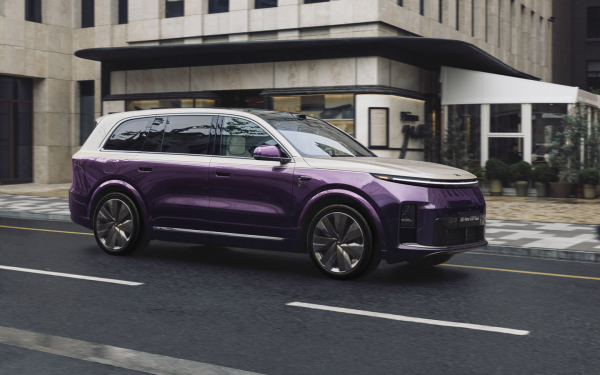 Россыпь премьер, новая марка и Путин за рулем Кommendant. Итоги недели
Россыпь премьер, новая марка и Путин за рулем Кommendant. Итоги недели